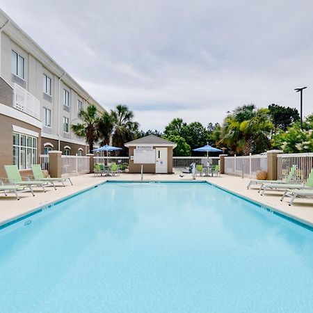 Holiday Inn Express Hotel & Suites Dublin By Ihg Esterno foto