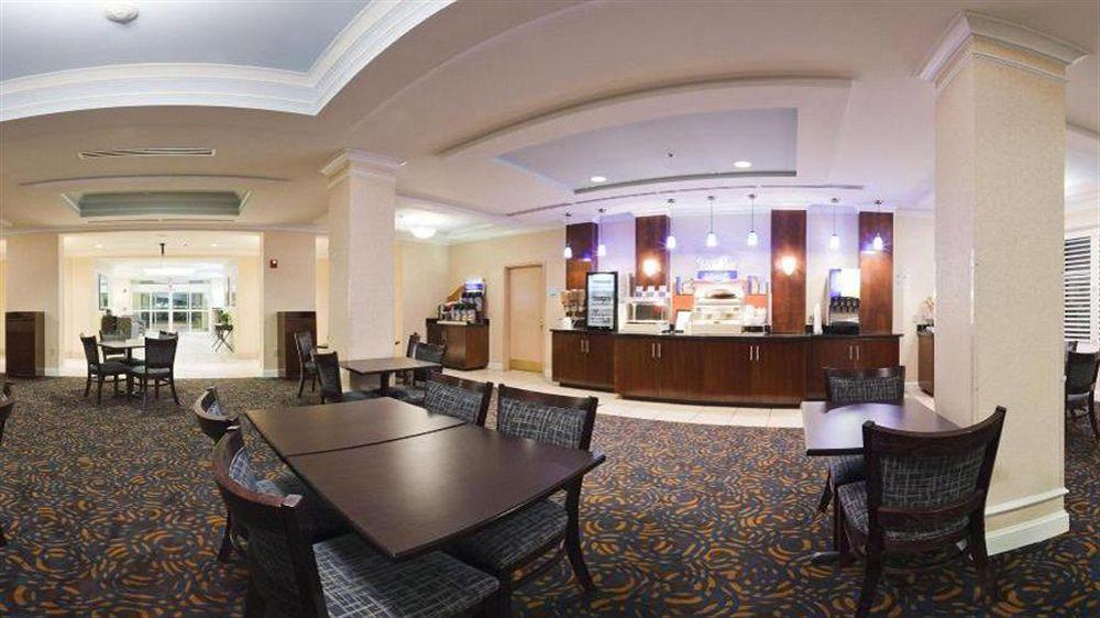 Holiday Inn Express Hotel & Suites Dublin By Ihg Esterno foto
