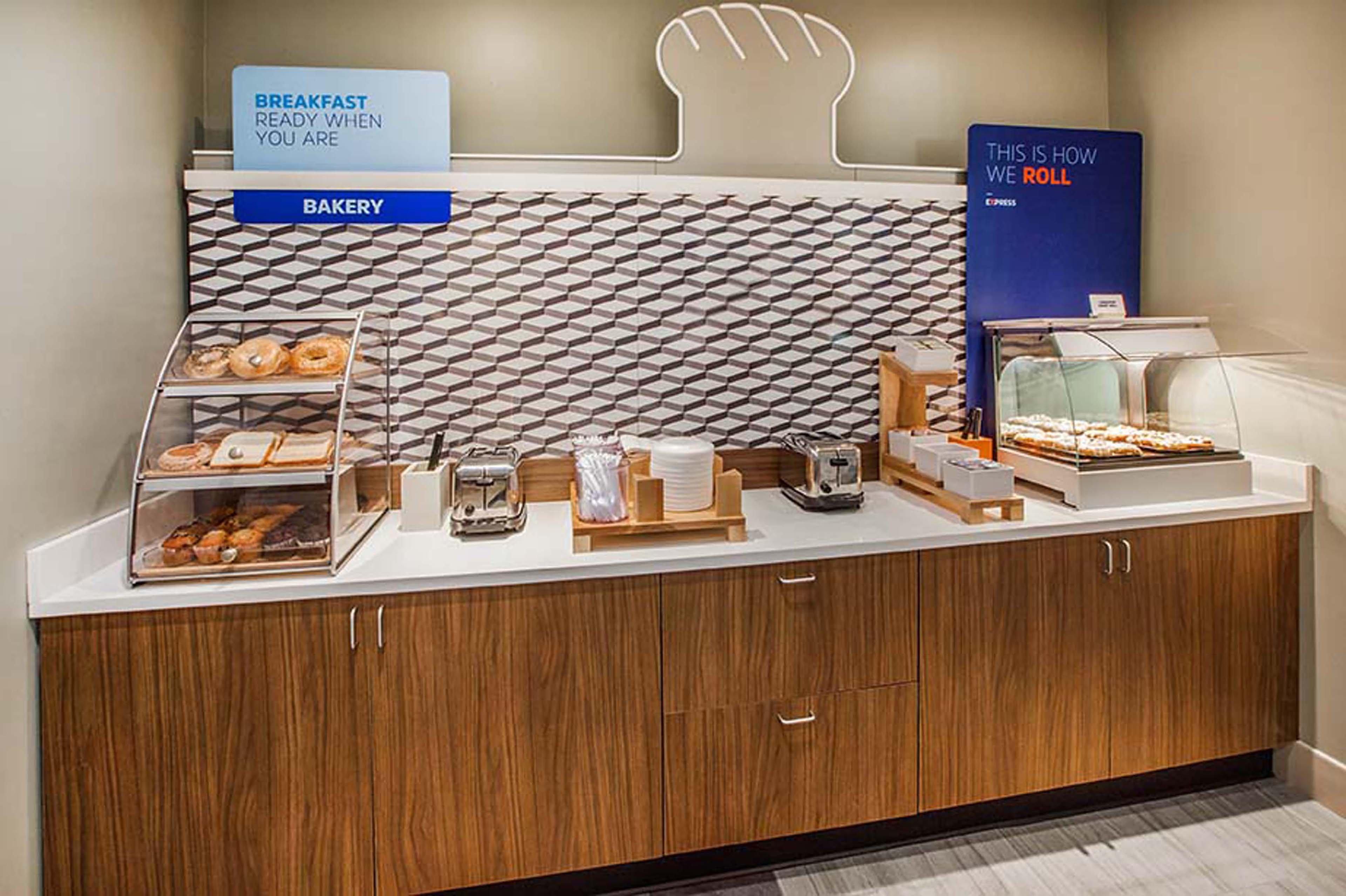 Holiday Inn Express Hotel & Suites Dublin By Ihg Esterno foto