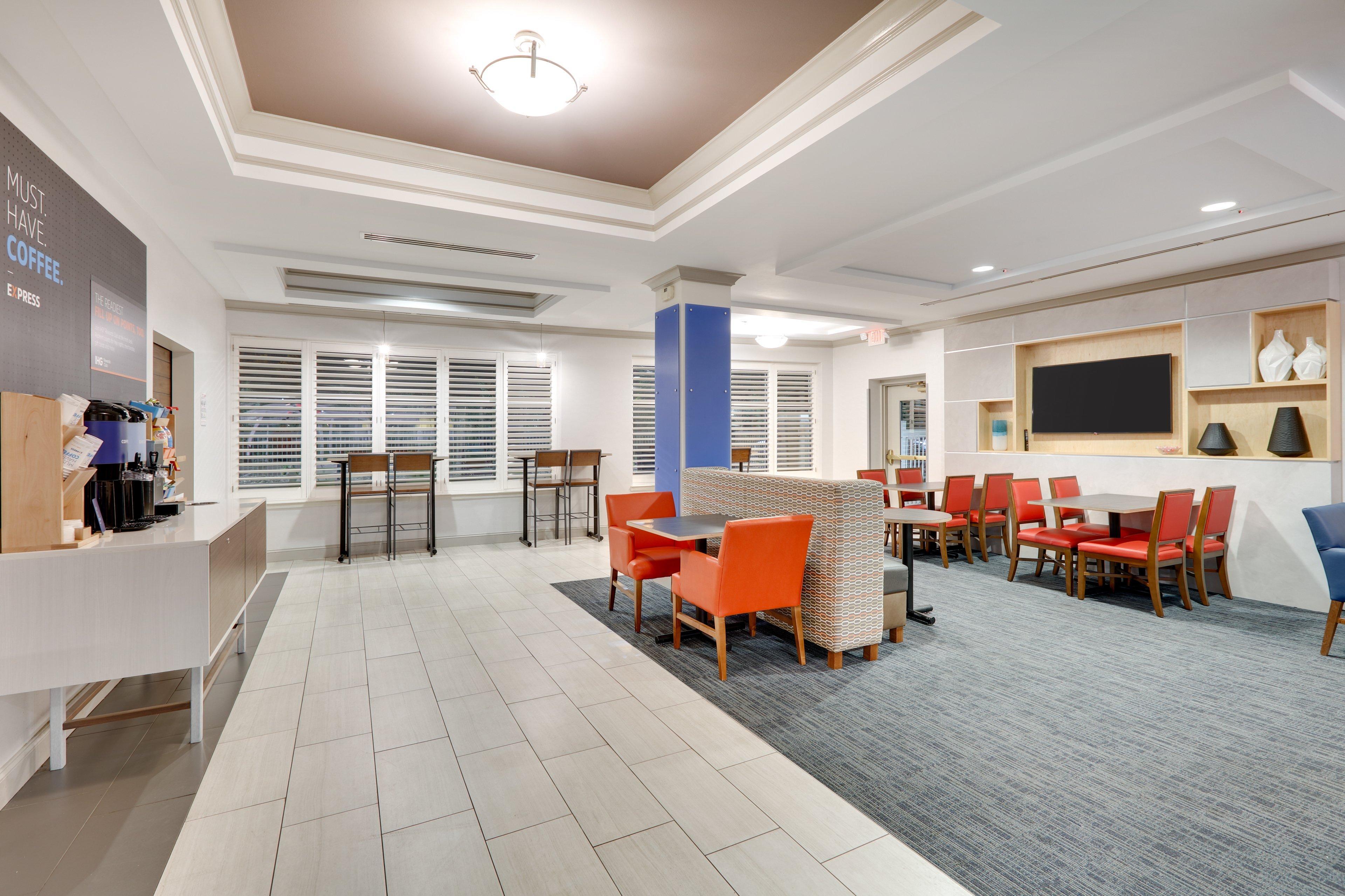 Holiday Inn Express Hotel & Suites Dublin By Ihg Esterno foto