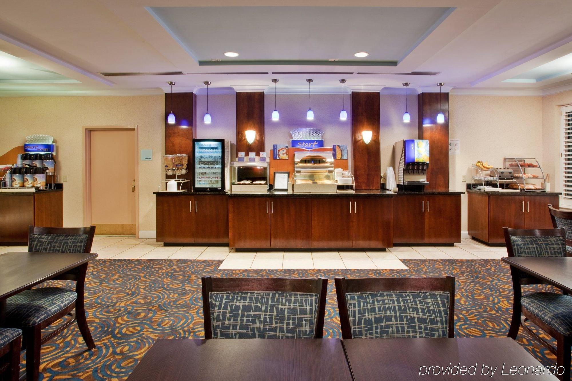 Holiday Inn Express Hotel & Suites Dublin By Ihg Esterno foto