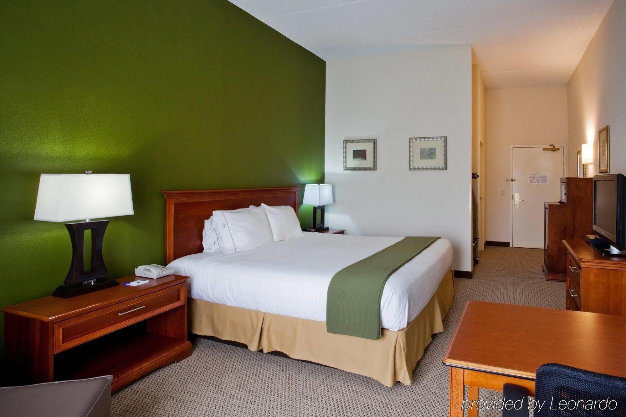 Holiday Inn Express Hotel & Suites Dublin By Ihg Esterno foto