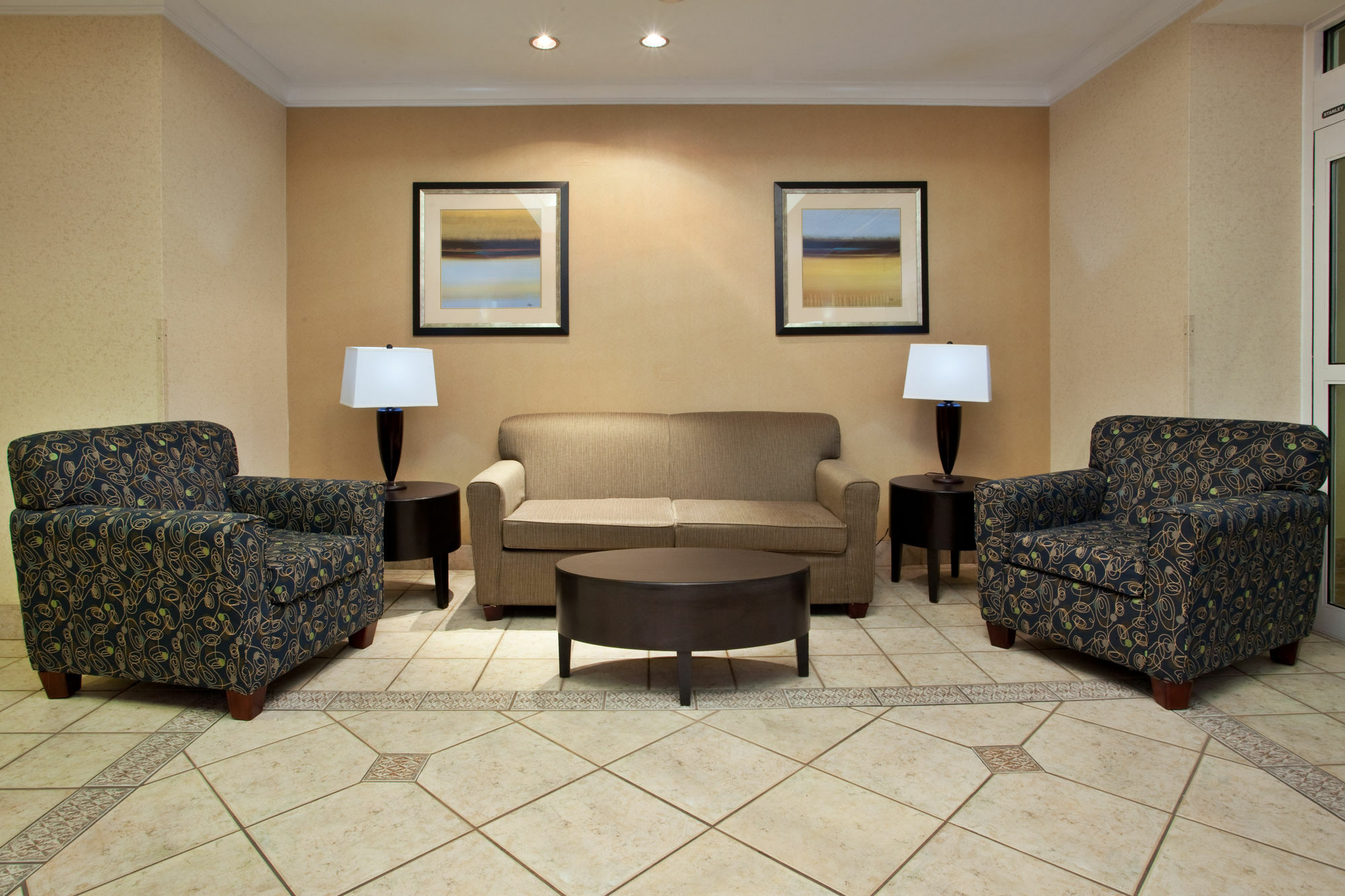 Holiday Inn Express Hotel & Suites Dublin By Ihg Esterno foto