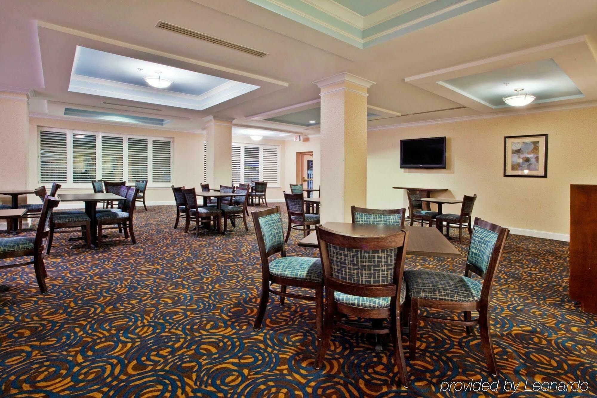 Holiday Inn Express Hotel & Suites Dublin By Ihg Esterno foto